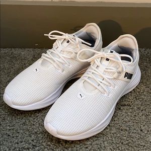 *MOVING* Puma sneakers